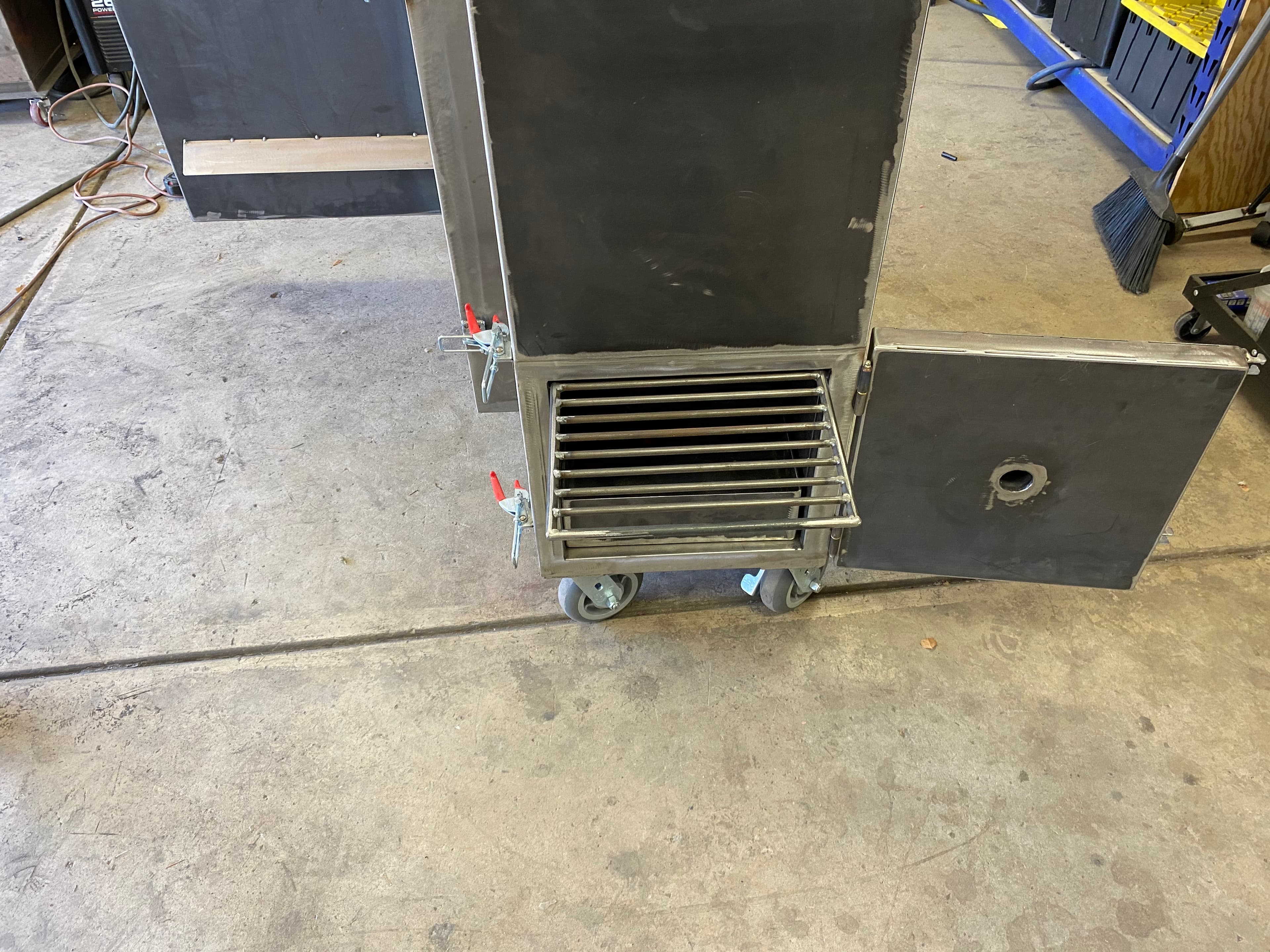 Smoker external grate