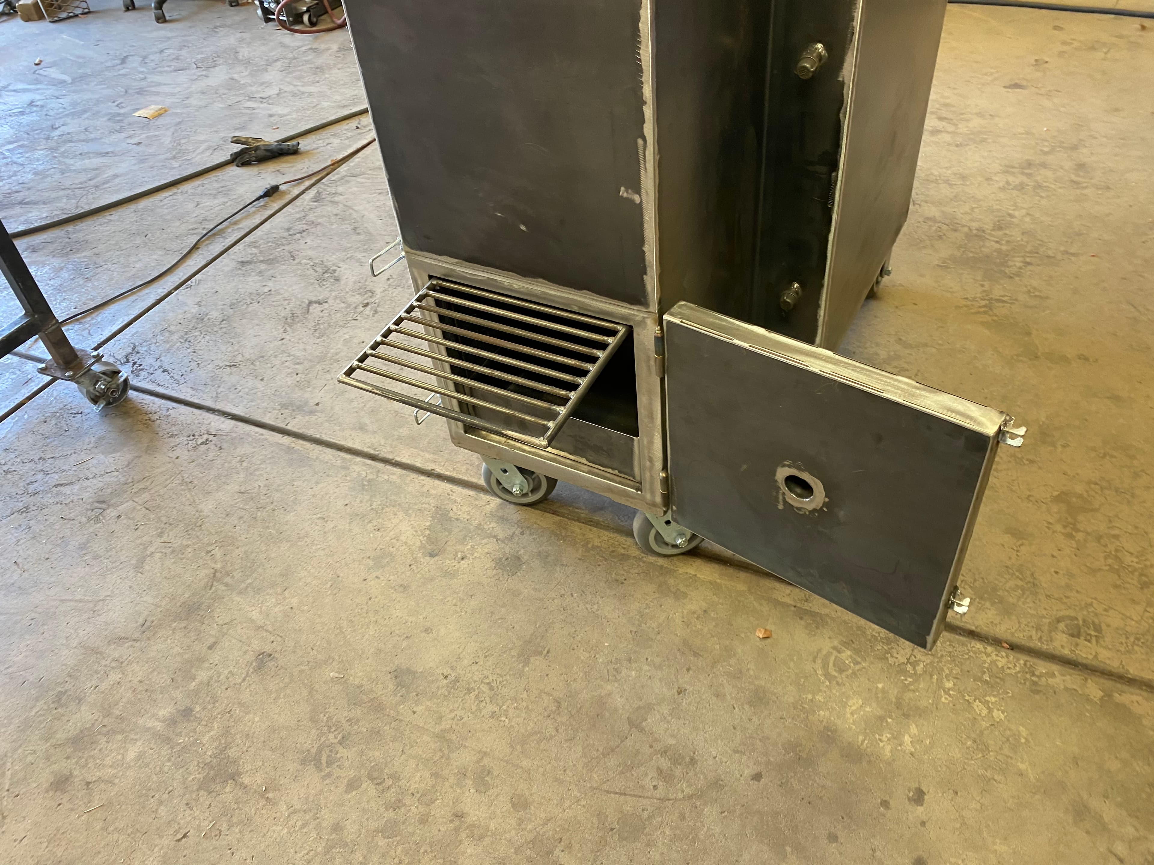 Smoker external grate, pt. 2