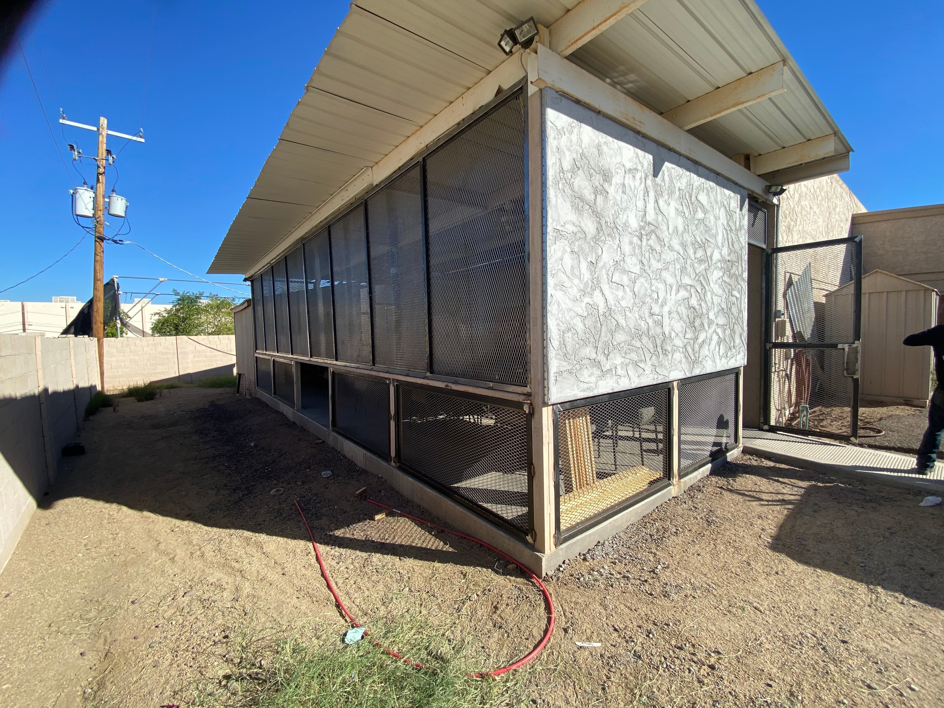 Steel wire mesh installation for commercial building