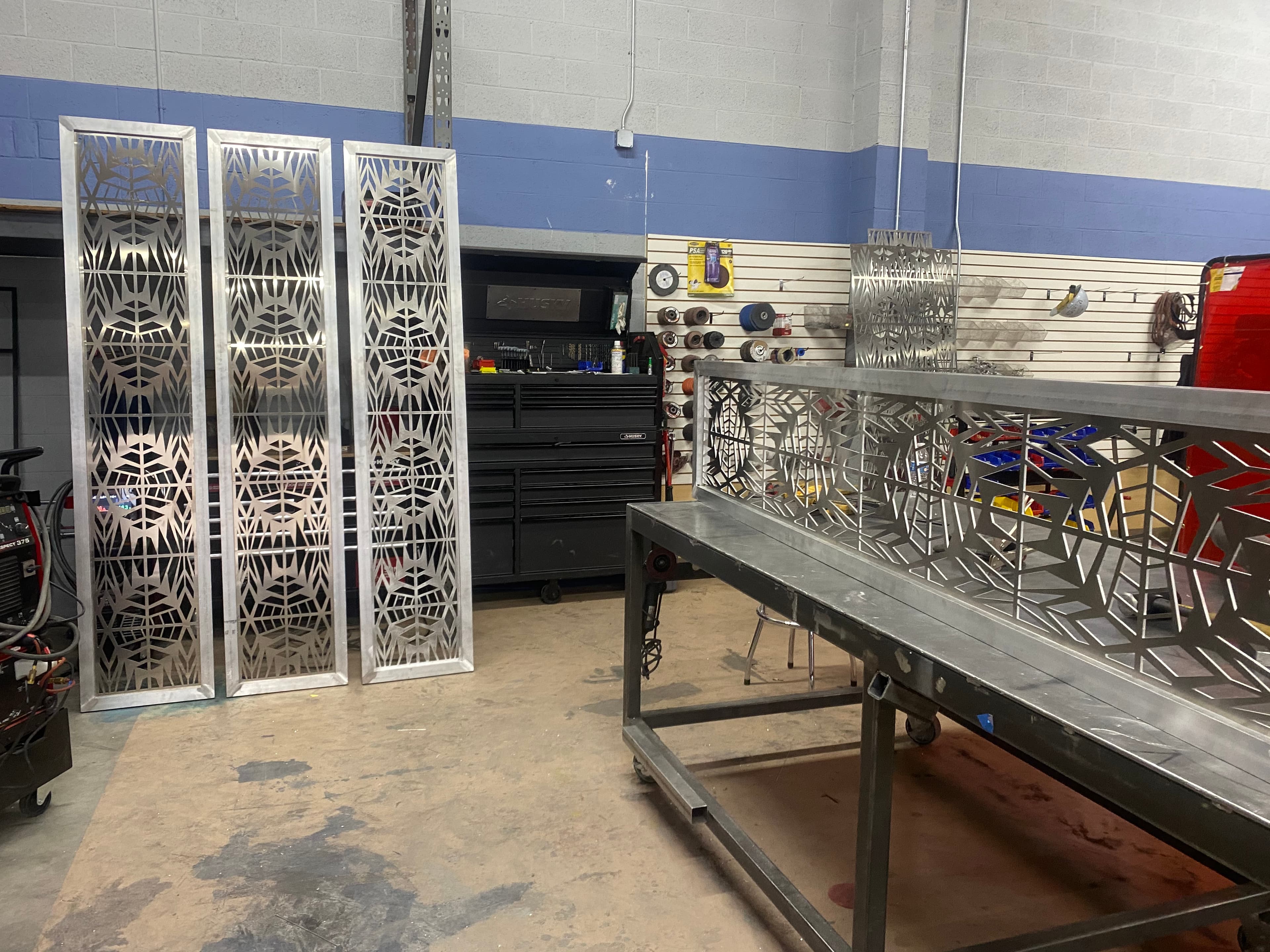 Decorative metal screen for outdoor garden application