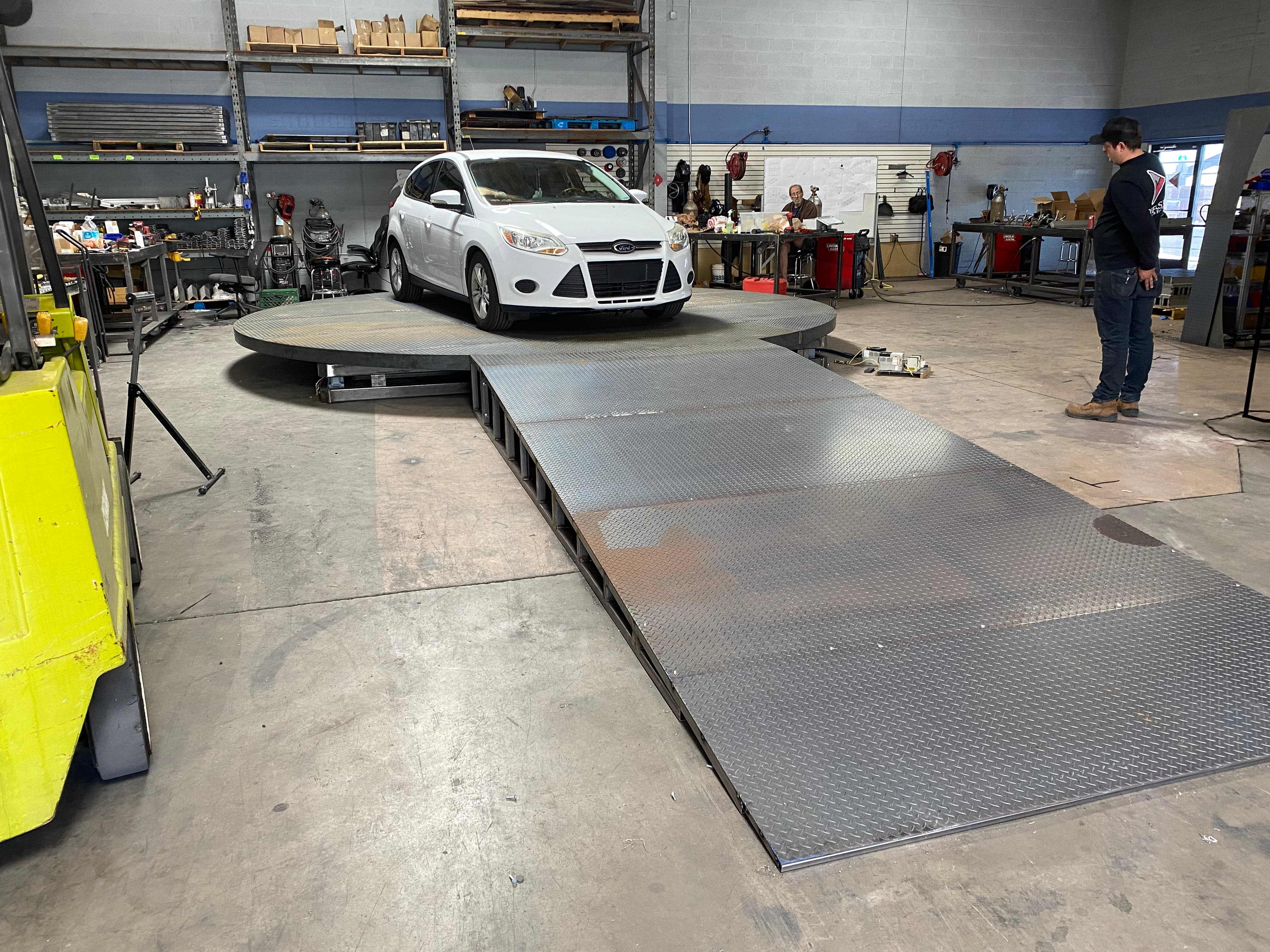 Testing the load capacity of turn table