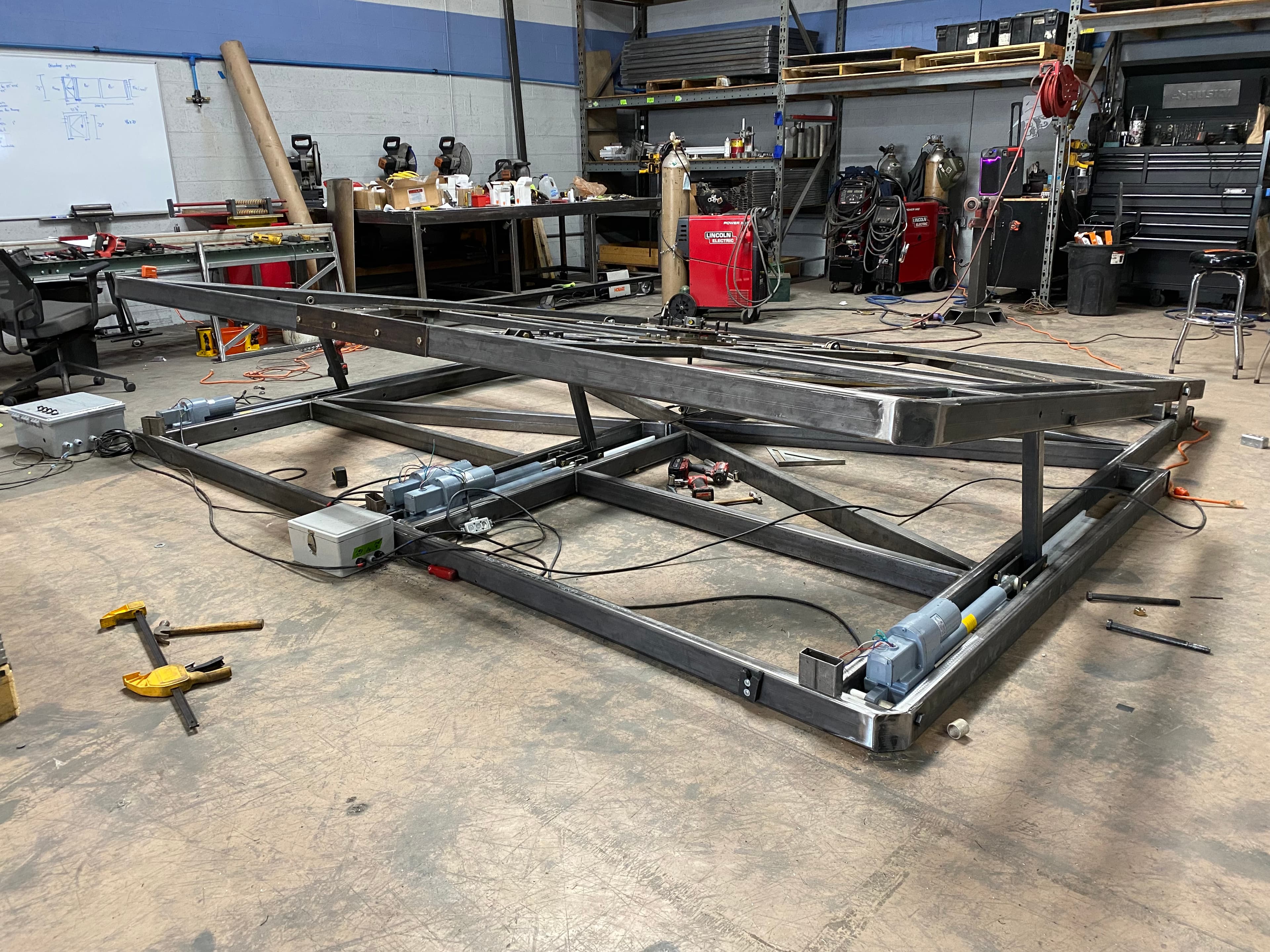 Fabrication of hydraulic system for turn table